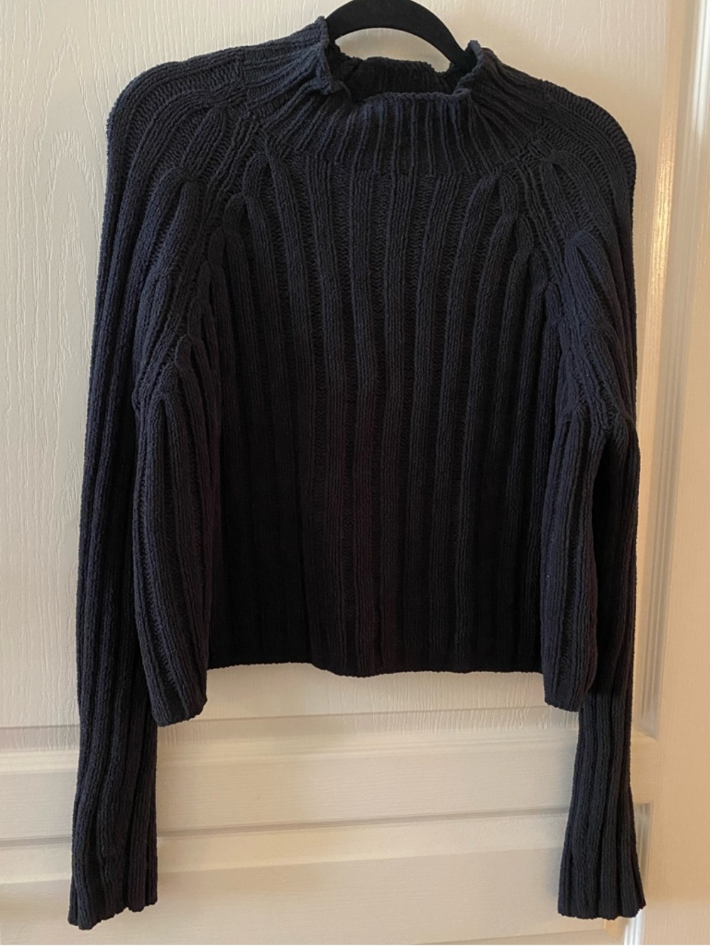 AE Outfitters Ribbed Mockneck Long sleeve Cropped Sweater in Black - L